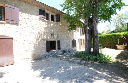 Mouries Casa | typical mas provençal with swimming pool in a small hamlet near mouriès in the alpilles in provence- 8 persons