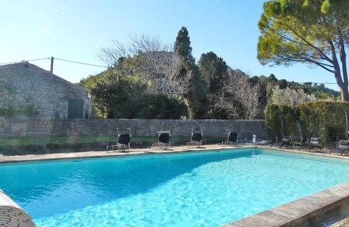 Mouries Casa | typical mas provençal with swimming pool in a small hamlet near mouriès in the alpilles in provence- 8 persons