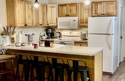 Mammoth Lakes Casa | Tyrolean Chair 113, comfortable central townhome minutes from your adventure.