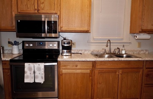 Tyrone Casa | Tyrone Haven Entire 2 Bedroom House near Delgrosso Park