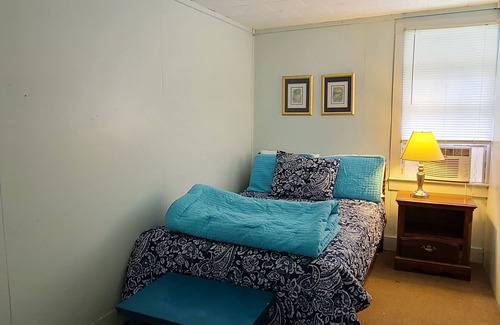 Elizabethtown Cabaña | Tyson's Bungalow, the Spacious 5-bedroom cottage in White Lake