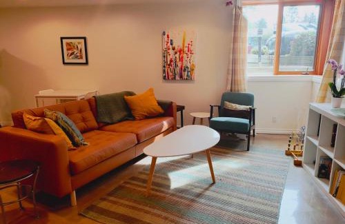 Southwest Edmonton Casa | U of A Homestay, Trails & Whyte Ave