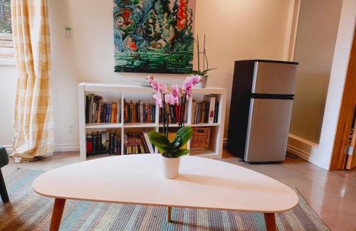 Southwest Edmonton Casa | U of A Homestay, Trails & Whyte Ave