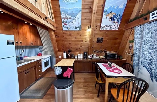 Bessemer Chalet De Esquí | U.P Norse A-frame ~ Your Adventure Basecamp!
