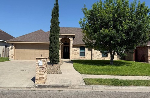Edinburg Casa | U Patio Oasis - 3 br - 2 bth
