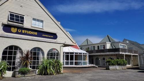 Paraparaumu Beach Hotel | U Studios Paraparaumu Beach