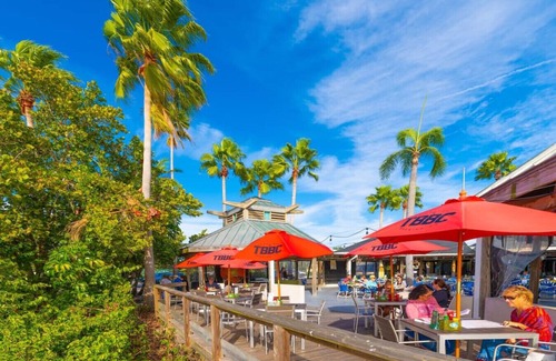 Ruskin Apartamento | U620-Across the street from beach & amenities! WiFi/Parking. Self Check in!