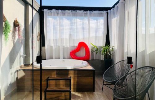 Regiao Urbana Homogenea X Casa | Uai House com jacuzzi, teto rooftop retrátil e colchão massageador
