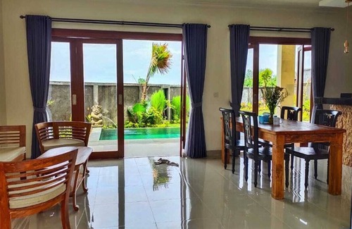 Lodtunduh Villa | Ubud 3BR Villa – Private Pool + Garden + Sunset Ricefield View