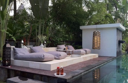 Lodtunduh Villa | Descansa en verdadero lujo con impresionantes vistas al campo de arroz