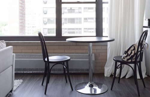 Indian Village Apartamento | UChicago, Lake, Sci Museum with Gym + W&D | Zencity