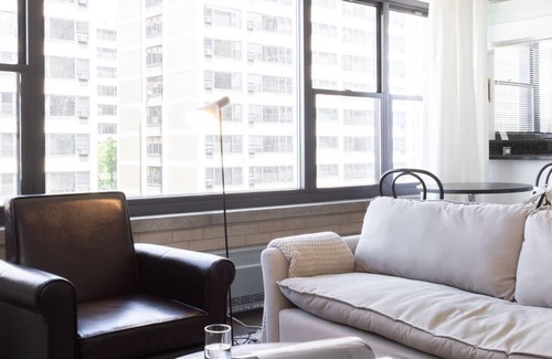 Indian Village Apartamento | UChicago, Lake, Sci Museum with Gym + W&D | Zencity