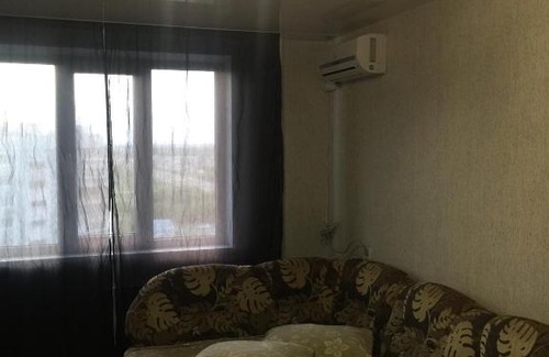Tolyatti Apartamento | Uiutnaia odnokomnatnaia kvartira v novom kirpichnom dome na ogorozhennoi territorii, s parkovkoi dlia avtomobilia