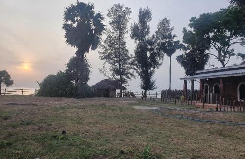 Uppuveli Cabina | UK Lounge Resort