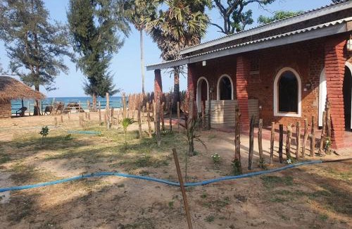 Uppuveli Cabina | UK Lounge Resort