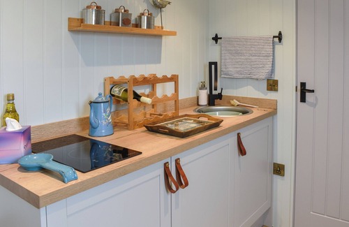 Pagham Cabaña | UK41302 - Shepherd's Beachhouse