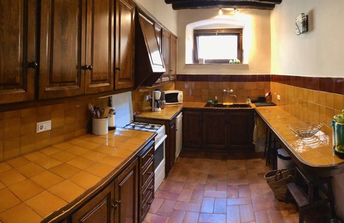 Ulla Casa | Ulla, Alt Emporda: casa de vacaciones en un pequeño y tranquilo pueblo histórico.