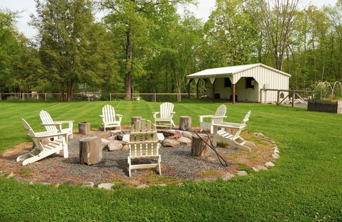Pine Bush Casa | Ulster County Farmhouse Near Waterfalls & Winery!