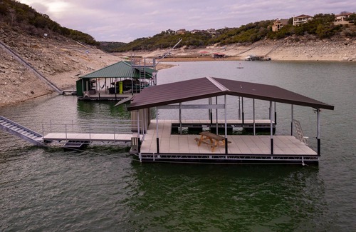Jonestown Casa | Elegant Lake Travis Escape - Chef’s Kitchen, Game Room, Media Lounge & Office