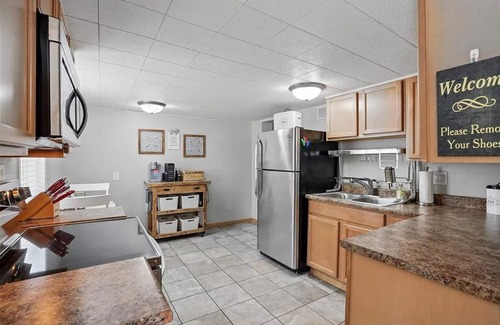 University Heights Casa | Ultimate 5-bedroom Hawkeye Tailgate Spot – Steps from Kinnick Stadium!
