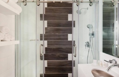 Midtown Hotel | Ultimate Atlanta Retreat: Relaxing Room w/ Access to Vibrant Midtown Attraction