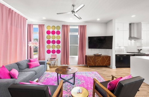 Hadley - Washington Casa | Ultimate Bach 10min to DT, Insta Walls Every Room