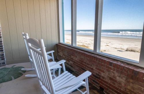 Litchfield by the Sea Apartamento | Ultimate Coastal Getaway Oceanfront Dune Room