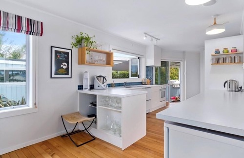 Mount Maunganui Casa | Ultimate Family Retreat. Central Mount, 400m to Beach with pool.