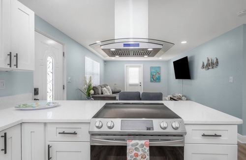 St. Petersburg - Clearwater Casa | Ultimate Florida Getaway: 2 Units, 1 Great Stay!