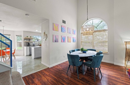 Willow Run Casa | Ultimate Getaway: 4bd, Games, Huge Backyard, Close to Everything !