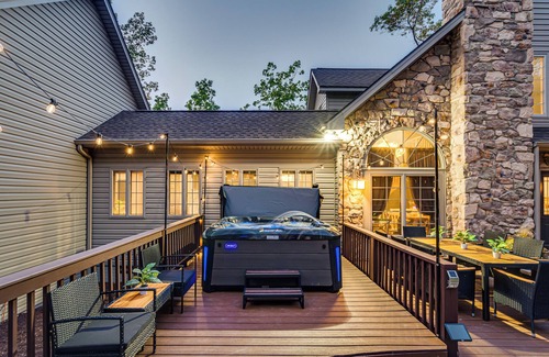Massanutten Cabina | Ultimate Getaway: Speakeasy, Arcade, Mini Golf, Hot Tub, Fire Pit, Gym