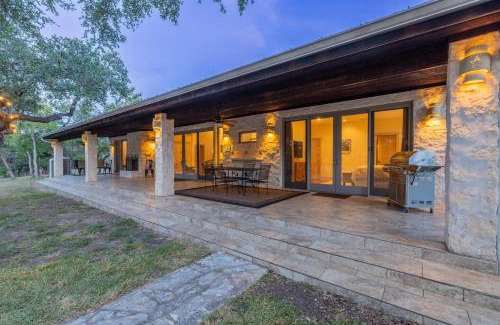 Hays County Casa | Ultimate Hill Country Retreat, POOL, Creek, Sleeps 10