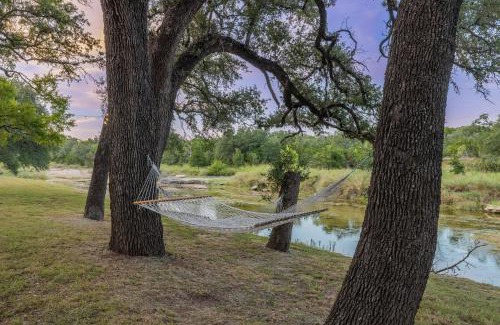 Hays County Casa | Ultimate Hill Country Retreat, POOL, Creek, Sleeps 10