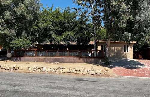 Kernville Cabina | Ultimate Kernville Getaway – Across from the River, Walk to Downtown