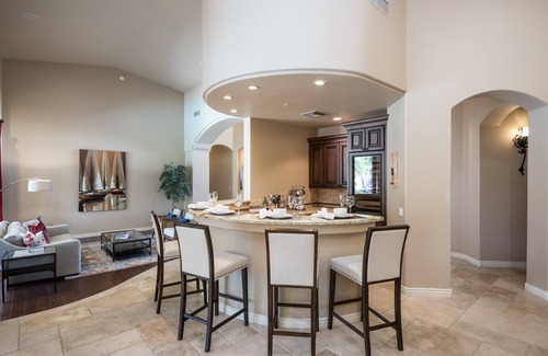 Pinnacle Peak Heights Casa | Ultimate Luxury Entertainment Home con decoración de diseñador y servicios interminables
