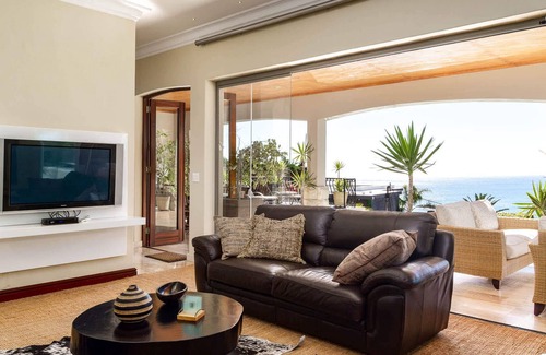 Bantry Bay Villa | Ultimate Luxury in Bantry Bay (Villa Charmante)