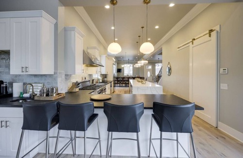 Woodland in Waverly Apartamento | Ultimate Luxury Retreat: Mega Mansion - Pool & Spa
