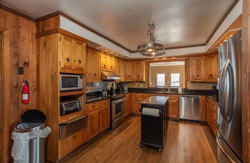 Sevierville Cabaña | Ultimate Mountain Retreat