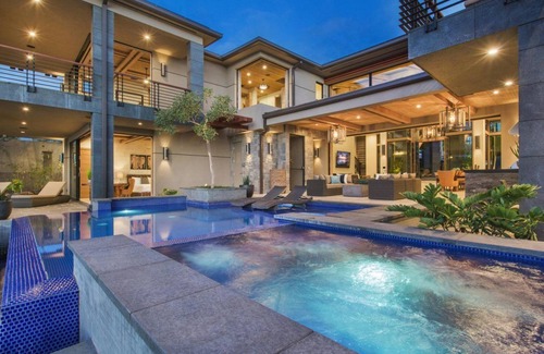 Hawaii Kai Casa | Ultimate Oceanfront Luxury Living with Pool and Hot Tub