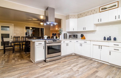 Ahwahnee Casa | Ultimate Relaxation Retreat w/ Game Room & Hot Tub