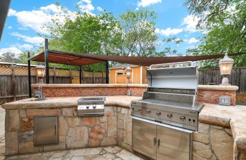 Wetmore Casa | Ultimate Retreat Game Room Fire Pit Bbq Office