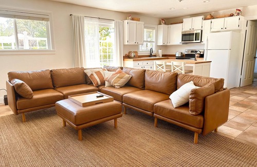 Santa Rosa Cabaña | Ultimate Sonoma Valley Retreat for 4: Private Guest House and Cottage with Pool
