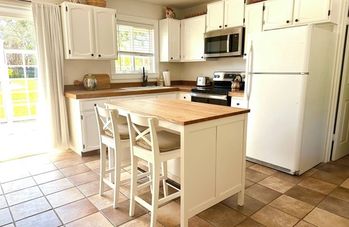 Santa Rosa Cabaña | Ultimate Sonoma Valley Retreat for 4: Private Guest House and Cottage with Pool