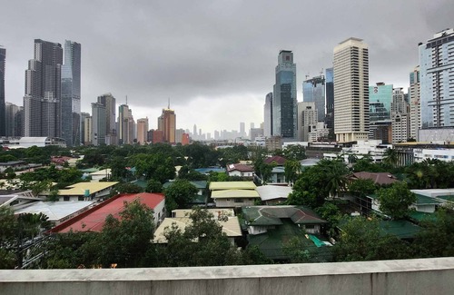 Valenzuela Condominio | Ultimate Staycation w/ Jacuzzi and Arcade