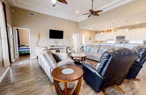 Crystal Beach Casa | Ultimate | Steps to Beach | Large Deck | Dog Haven
