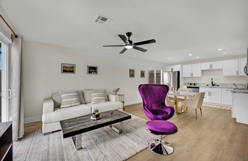 Enterprise Casa | Ultimate Vegas Oasis: Grand 5BR/4BA 3860sf Pool Home w/Casita