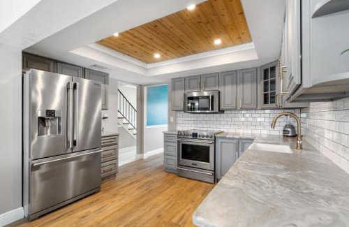 Bay Crest Park Casa | Ultimate Waterfront Oasis Heated Pool & Boat Dock