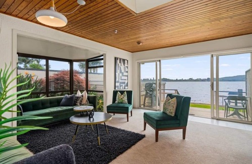Tauranga Casa | Ultimate Waterfront Retreat: Perfect for Groups and Paddle Boarding Enthusiasts