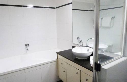 St. Leonards Apartamento | Ultra Convenient Apartment HER09029