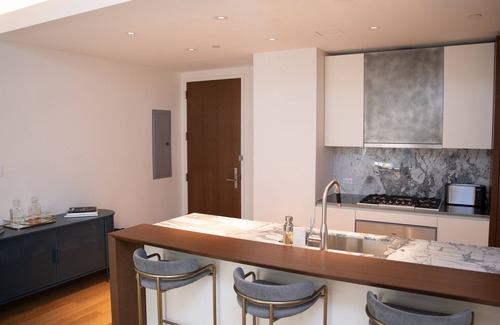 Little Italy Condominio | Ultra High-End Condo Designed by Lenny Kravitz in Hottest Area of NYC (Nolita)